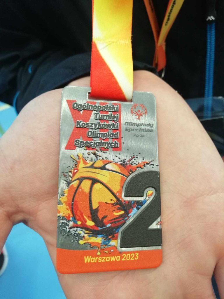 Srebrny medal naszej drużyny podczas Ogólnopolskiego Turnieju Koszykówki Olimpiad Specjalnych Warszawa 2023!