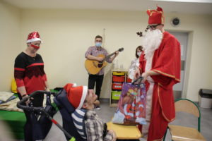 Mikołaj podczas odwiedzin w jednej z grup Ośrodka Rewalidacyjno - Wychowawczego naszego zespołu.