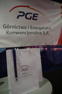 Upominek oraz logotyp sposnora PGE Górnictwo i Energetyka Konwencjinalna S.A.