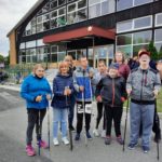 Ekipa uczestników zajęć nordic walking w ramach imprezy "Bądź fit" Olimpiad Specjalnych Dżonków 2021