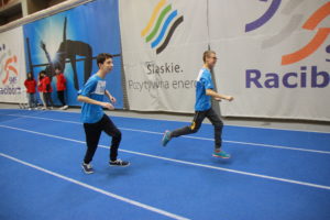 Zawodnicy podczas biegu na 50m.