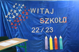 Dekoracja z napisem witaj szkoła 2022/2023