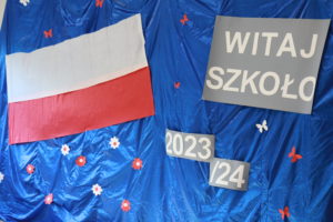 Dekoracja flaga polski oraz napis witaj szkoło i rok 2023/2024