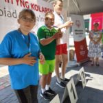 Kolarze podczas ceremonii dekoracji medalowej.