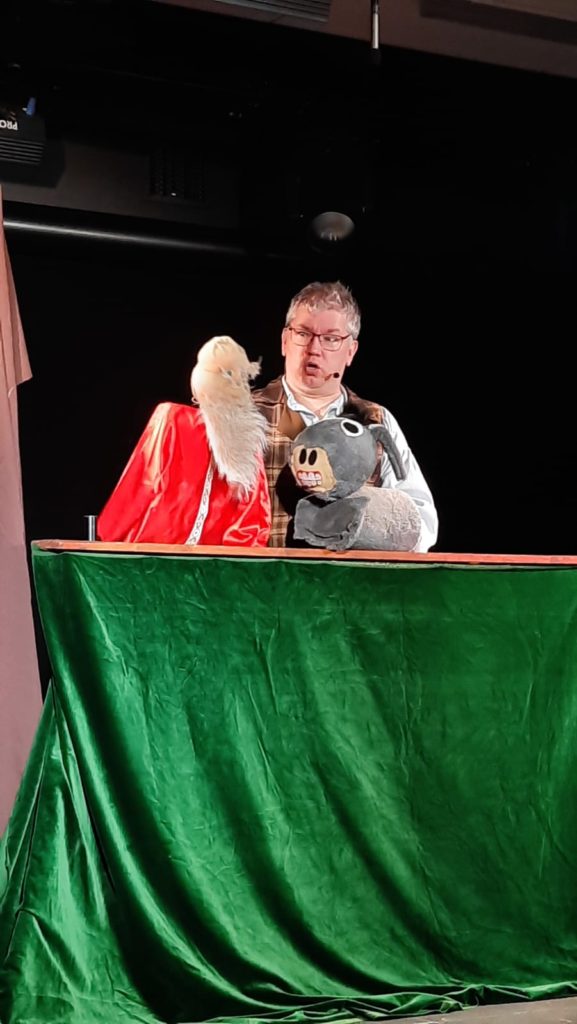 Obejrzeliśmy spektakl „Osiołek Świętego Mikołaja – w wykonaniu Teatru Lalek Marka Żyły Obejrzeliśmy spektakl „Osiołek Świętego Mikołaja – w wykonaniu Teatru Lalek Marka Żyły