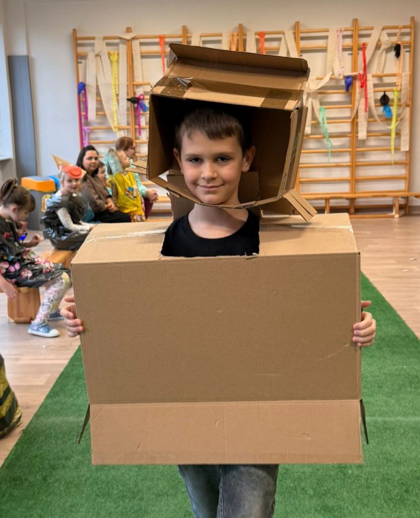 Pokaz mody recyklingowej w ramach programu –  konkursu  ” Bądź aktywny z kuratorem”